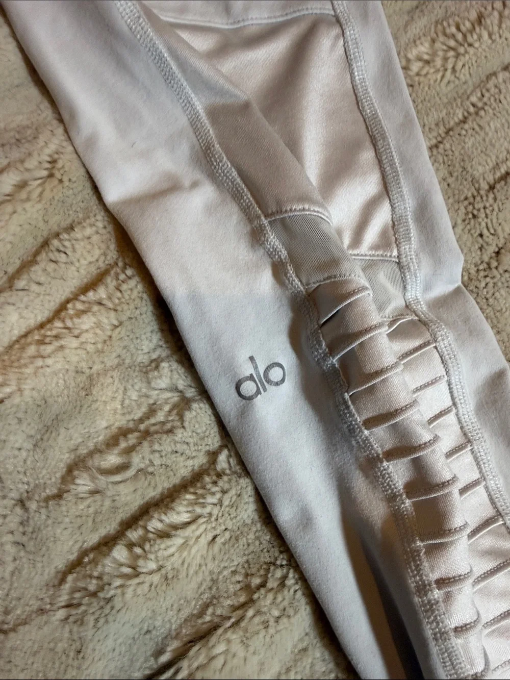 Alo yoga High Waist Moto legging in white size Small